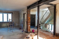 Innenraum eines im Bau befindlichen Hauses. Renovierung einer Wohnung